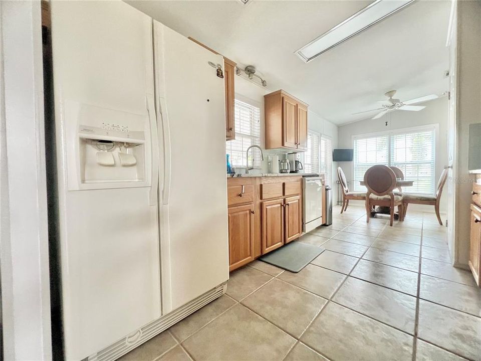 For Sale: $274,900 (2 beds, 2 baths, 1323 Square Feet)