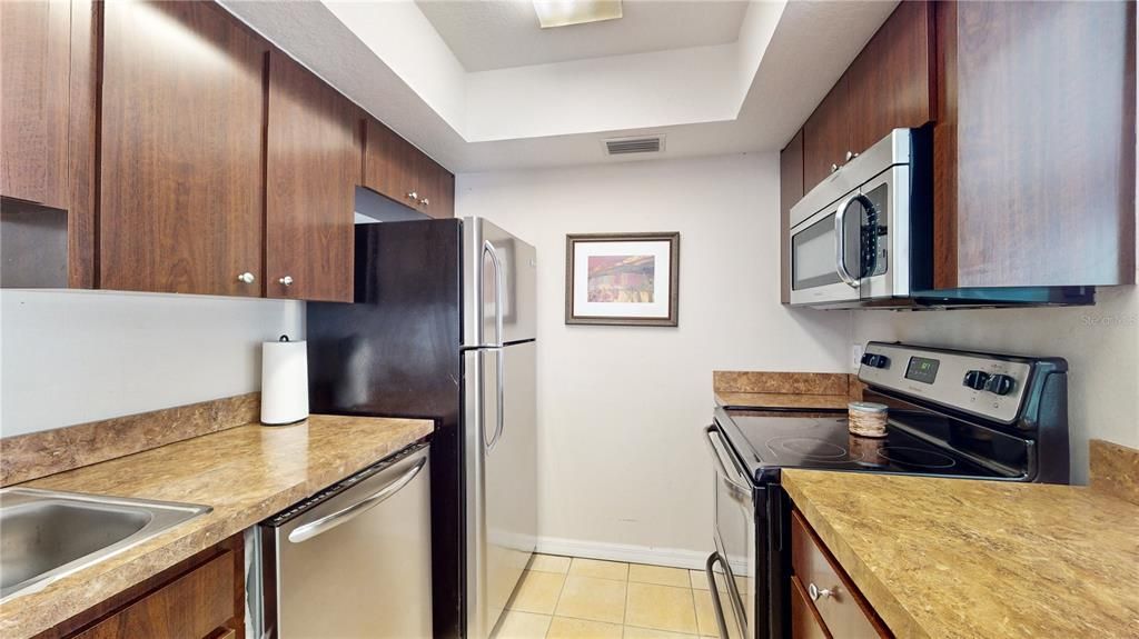 Active With Contract: $149,000 (1 beds, 1 baths, 740 Square Feet)