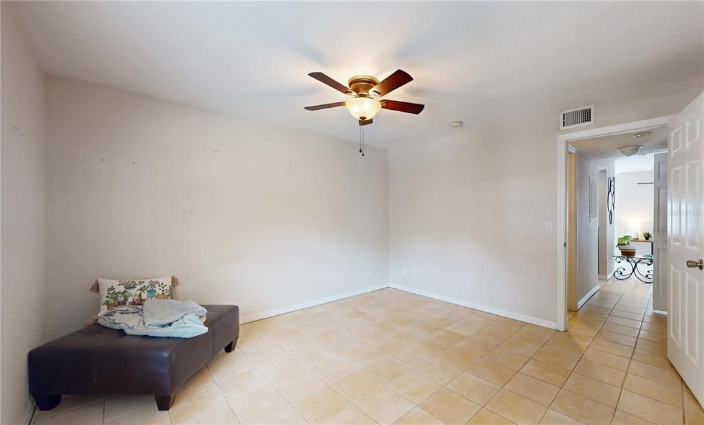 Active With Contract: $149,000 (1 beds, 1 baths, 740 Square Feet)