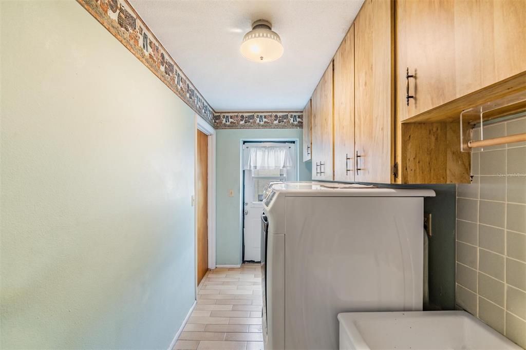 Active With Contract: $569,000 (3 beds, 2 baths, 2020 Square Feet)
