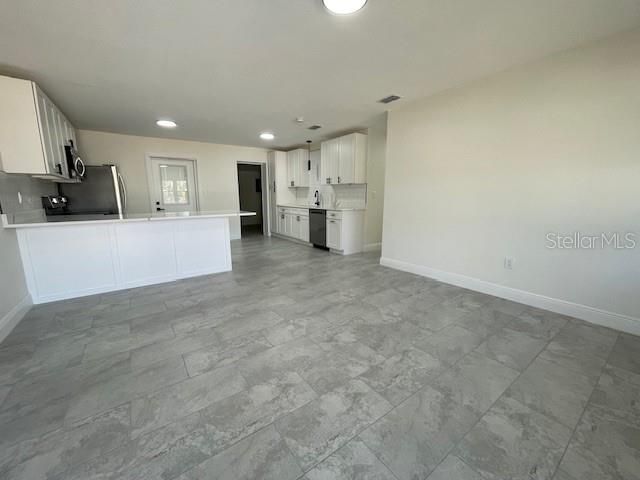 For Sale: $274,900 (3 beds, 1 baths, 936 Square Feet)