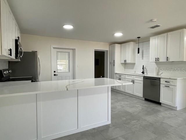 For Sale: $274,900 (3 beds, 1 baths, 936 Square Feet)