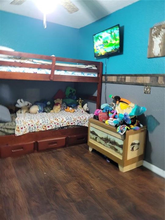 Activo con contrato: $299,000 (3 camas, 2 baños, 1320 Pies cuadrados)