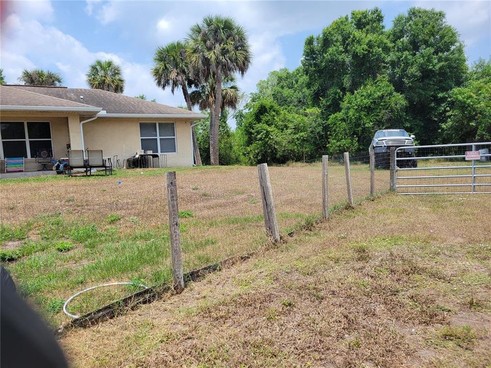 Active With Contract: $299,000 (3 beds, 2 baths, 1320 Square Feet)