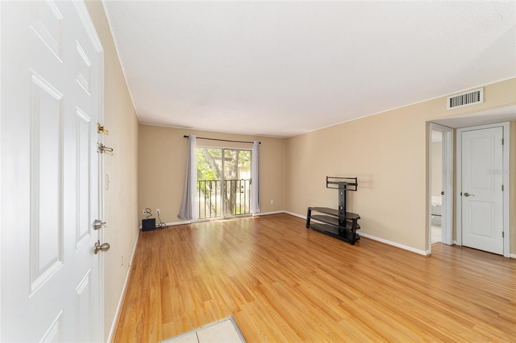 Active With Contract: $155,000 (2 beds, 2 baths, 900 Square Feet)