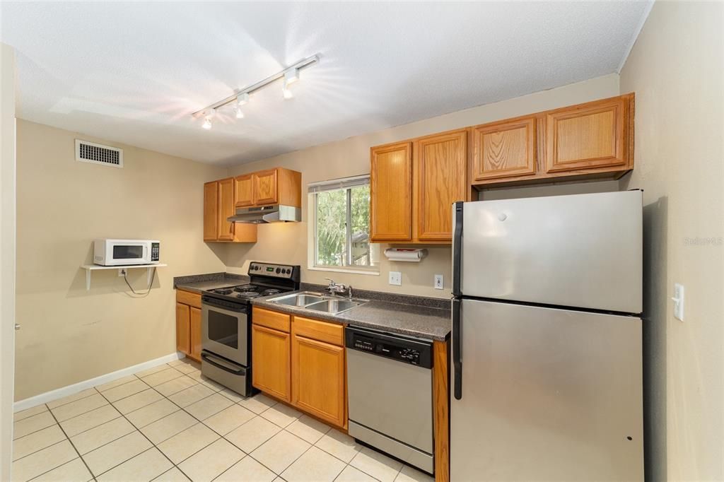 Active With Contract: $155,000 (2 beds, 2 baths, 900 Square Feet)