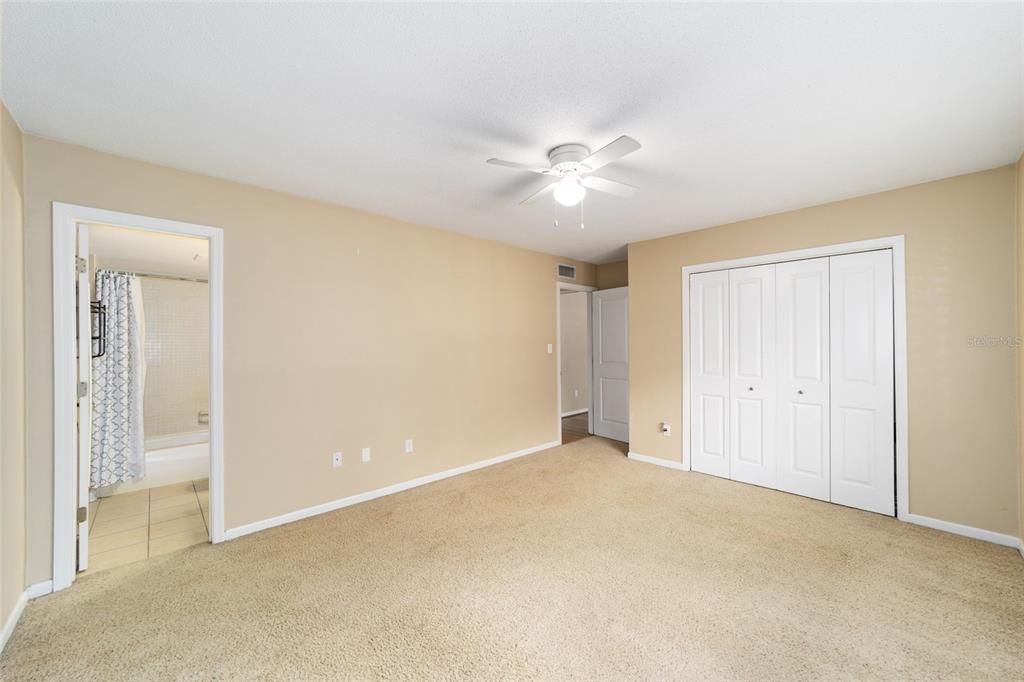 Active With Contract: $155,000 (2 beds, 2 baths, 900 Square Feet)