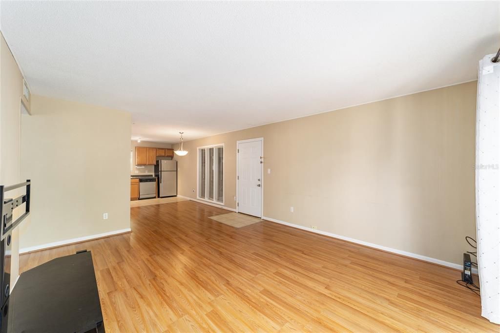 Active With Contract: $155,000 (2 beds, 2 baths, 900 Square Feet)