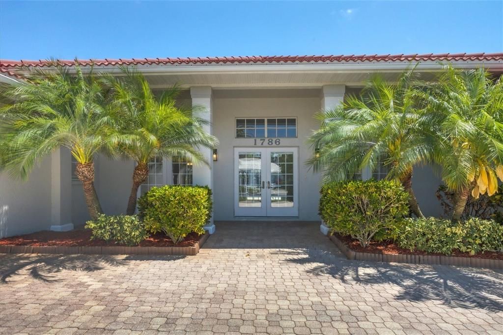 Recently Sold: $565,000 (3 beds, 3 baths, 2343 Square Feet)