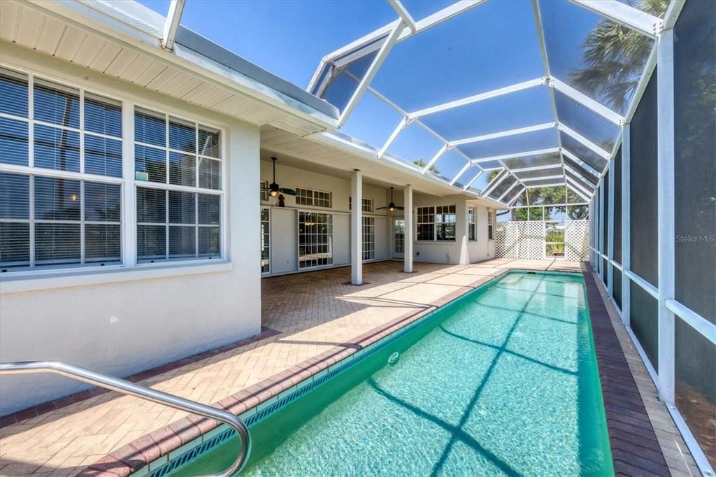 Recently Sold: $565,000 (3 beds, 3 baths, 2343 Square Feet)