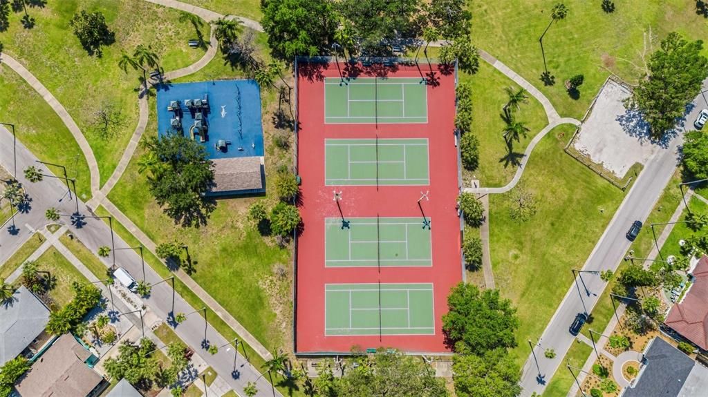 Community Tennis and Pickle Ball Courts