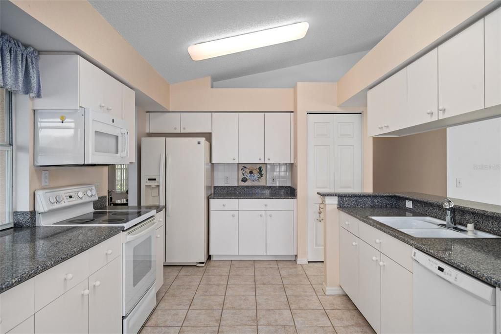For Sale: $327,900 (3 beds, 2 baths, 1875 Square Feet)