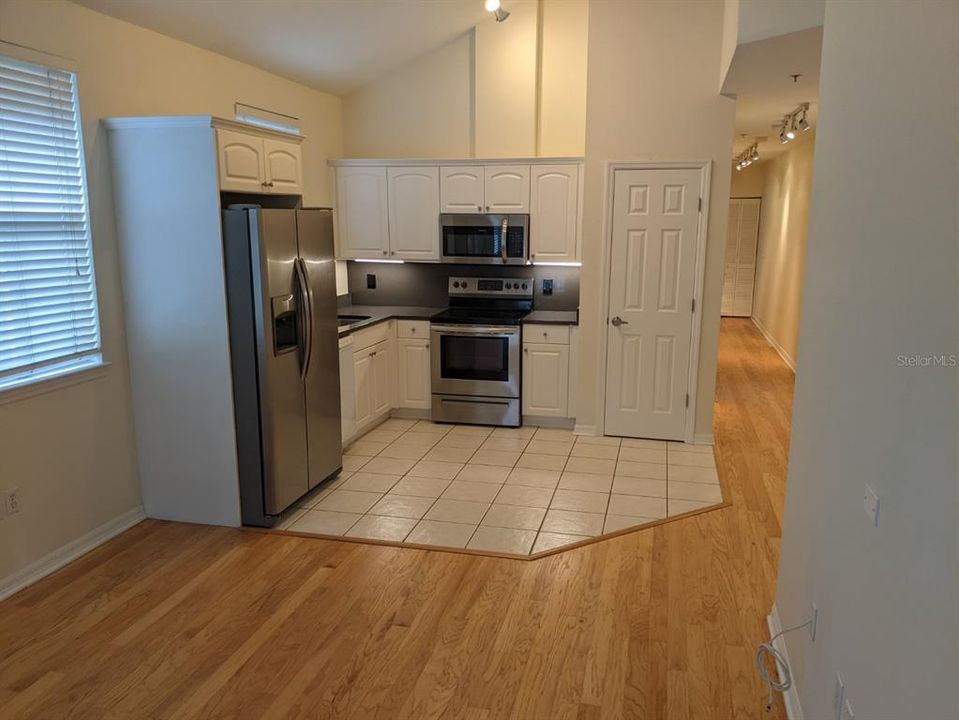 For Rent: $2,100 (2 beds, 2 baths, 795 Square Feet)
