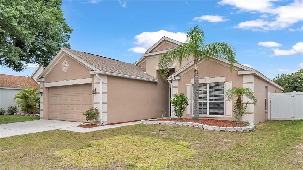 For Sale: $349,900 (4 beds, 2 baths, 1665 Square Feet)