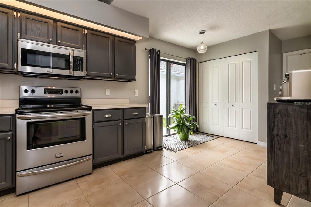 Active With Contract: $390,000 (2 beds, 2 baths, 1615 Square Feet)
