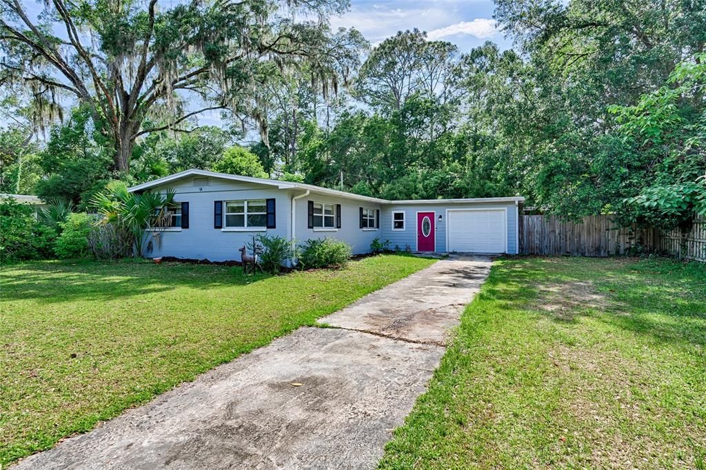 For Sale: $265,000 (3 beds, 2 baths, 1304 Square Feet)