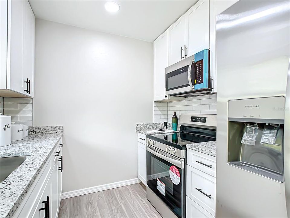 Active With Contract: $325,000 (3 beds, 2 baths, 1166 Square Feet)