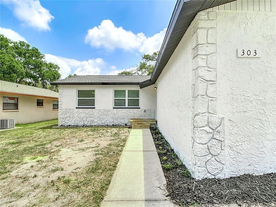 Active With Contract: $325,000 (3 beds, 2 baths, 1166 Square Feet)