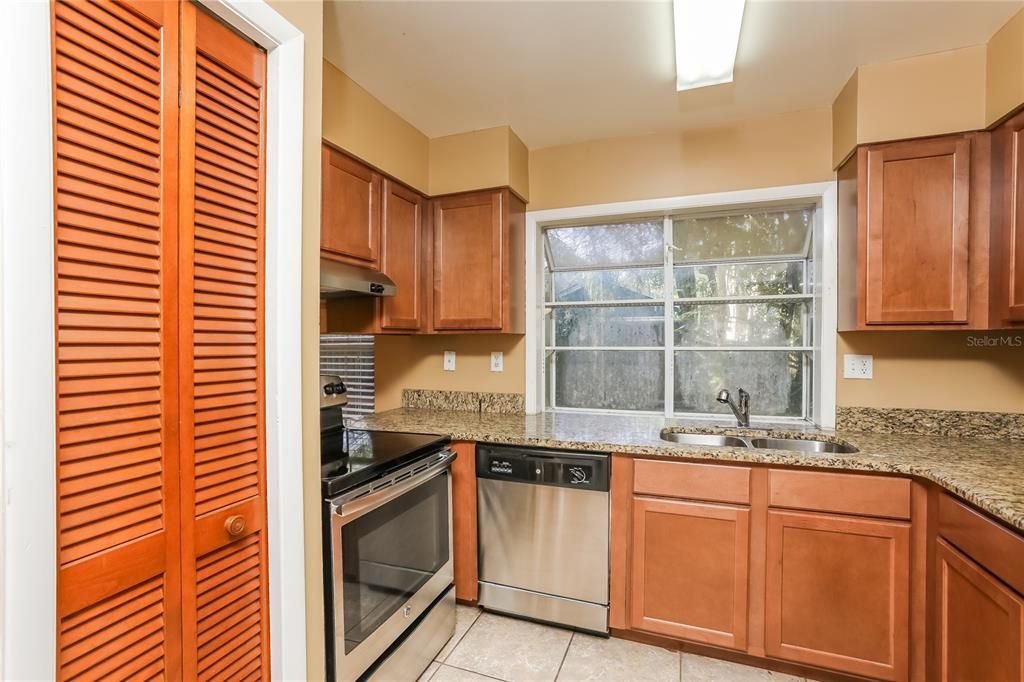 Active With Contract: $1,945 (3 beds, 2 baths, 1207 Square Feet)