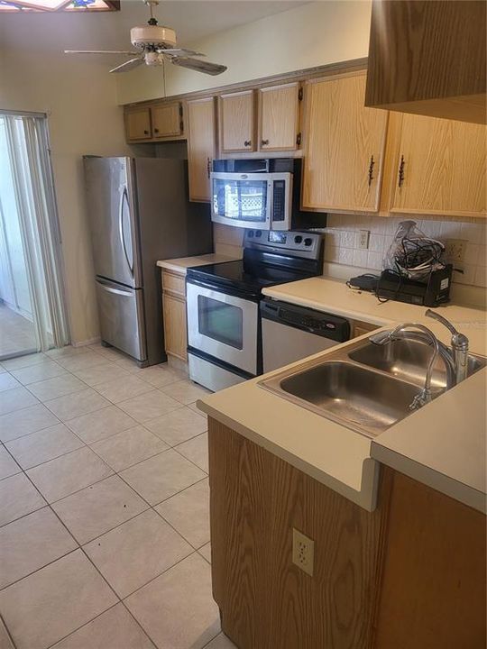 Active With Contract: $169,900 (2 beds, 1 baths, 730 Square Feet)