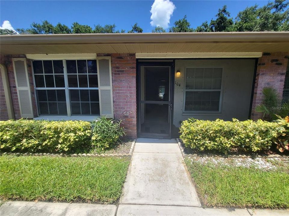 Active With Contract: $169,900 (2 beds, 1 baths, 730 Square Feet)