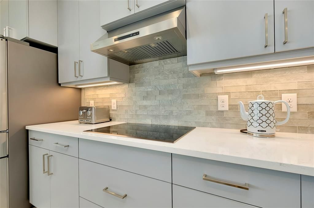 Kitchen with island with induction cooktop