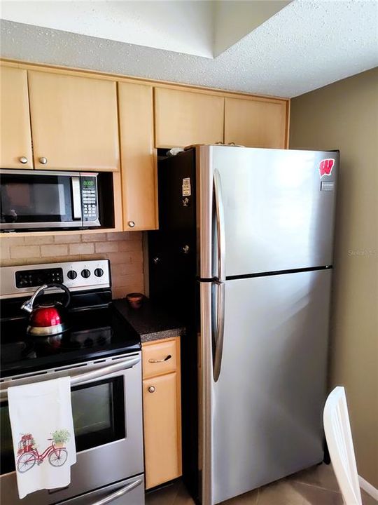 For Sale: $229,500 (2 beds, 2 baths, 1006 Square Feet)
