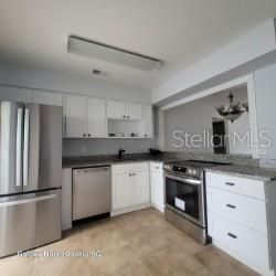 Activo con contrato: $295,000 (3 camas, 2 baños, 1077 Pies cuadrados)