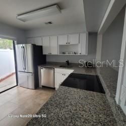 Activo con contrato: $295,000 (3 camas, 2 baños, 1077 Pies cuadrados)