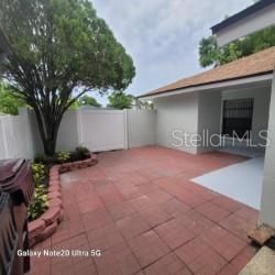 Activo con contrato: $295,000 (3 camas, 2 baños, 1077 Pies cuadrados)