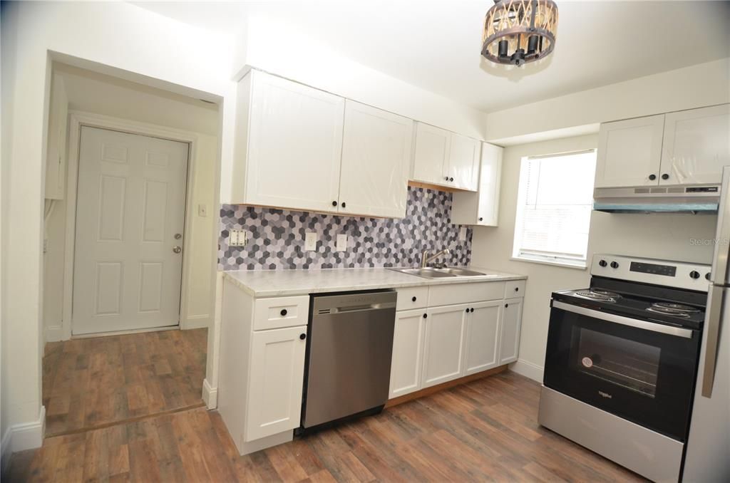 Active With Contract: $175,000 (2 beds, 1 baths, 600 Square Feet)