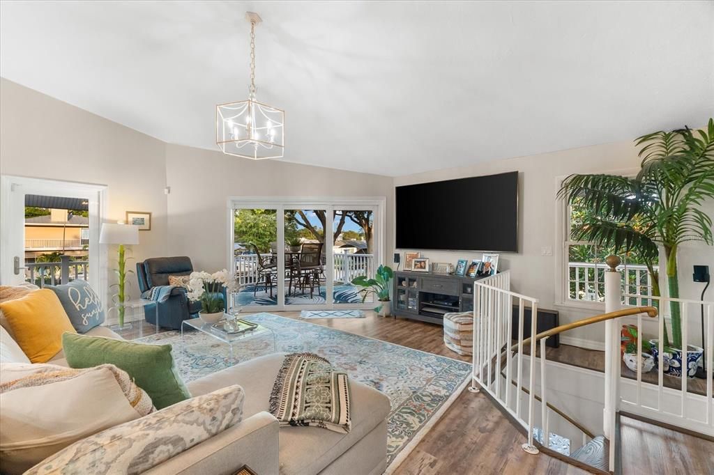 Recently Sold: $875,000 (3 beds, 2 baths, 2185 Square Feet)