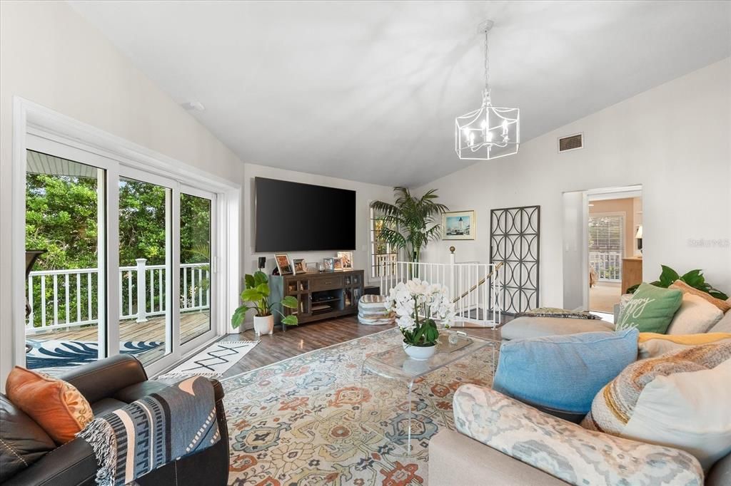 Recently Sold: $875,000 (3 beds, 2 baths, 2185 Square Feet)