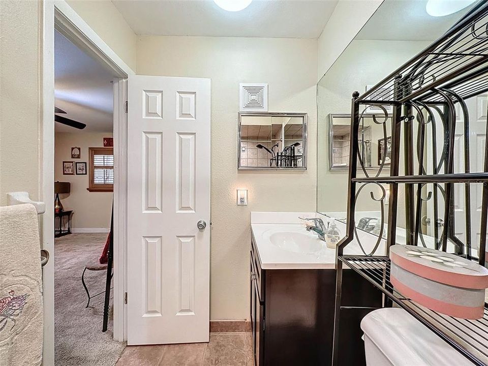 For Sale: $139,999 (1 beds, 1 baths, 779 Square Feet)