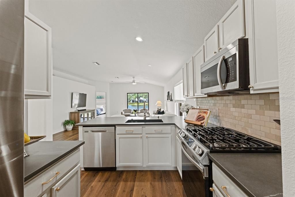 For Sale: $429,900 (3 beds, 2 baths, 1534 Square Feet)