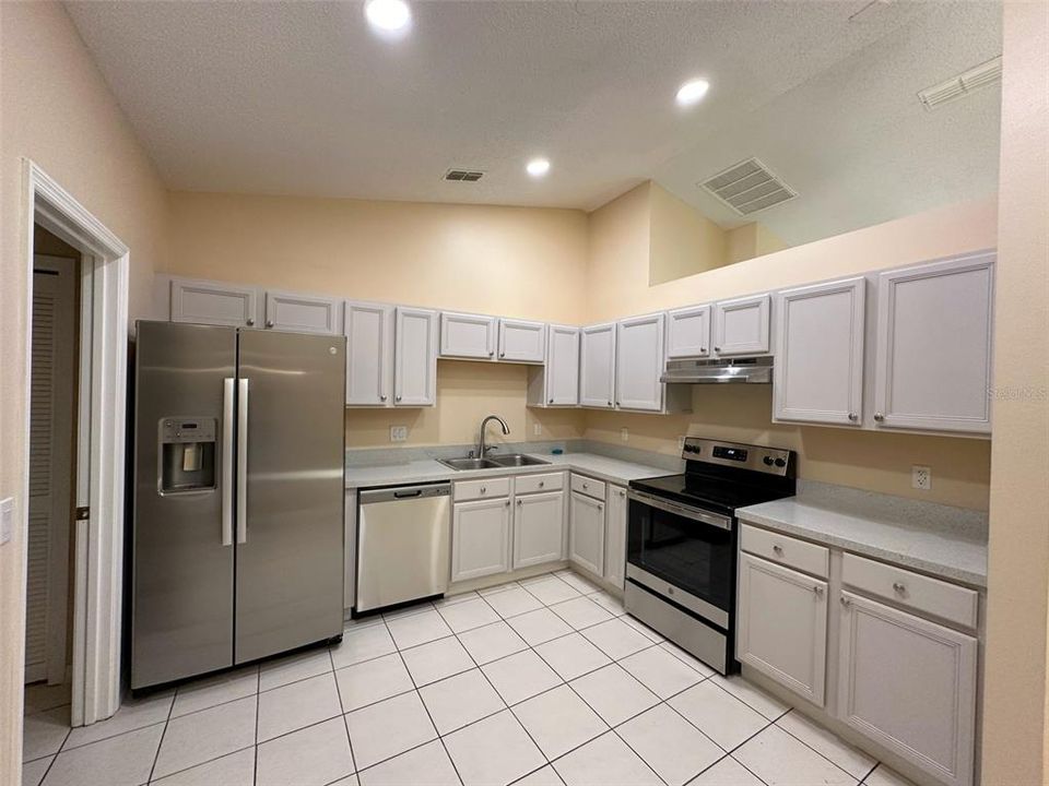 For Rent: $2,000 (3 beds, 2 baths, 1710 Square Feet)