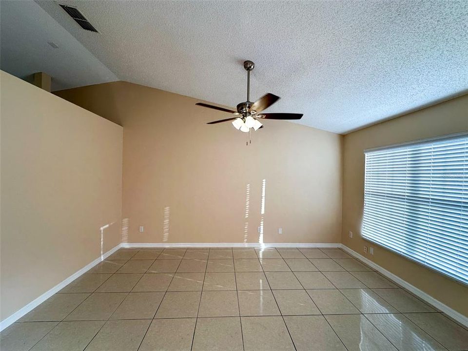 For Rent: $2,000 (3 beds, 2 baths, 1710 Square Feet)