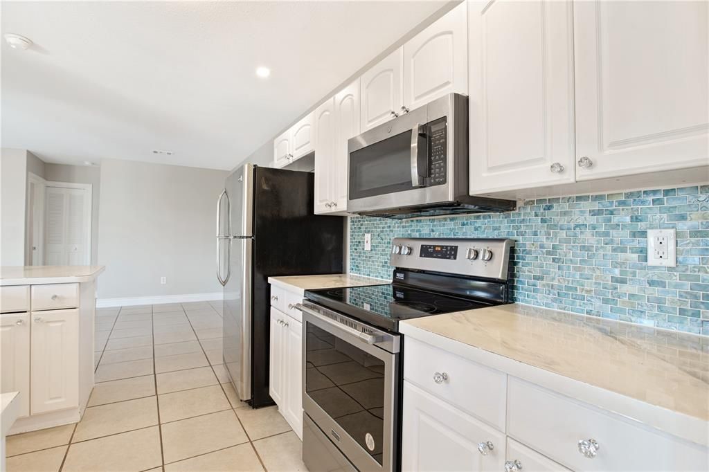For Sale: $349,900 (3 beds, 2 baths, 1727 Square Feet)