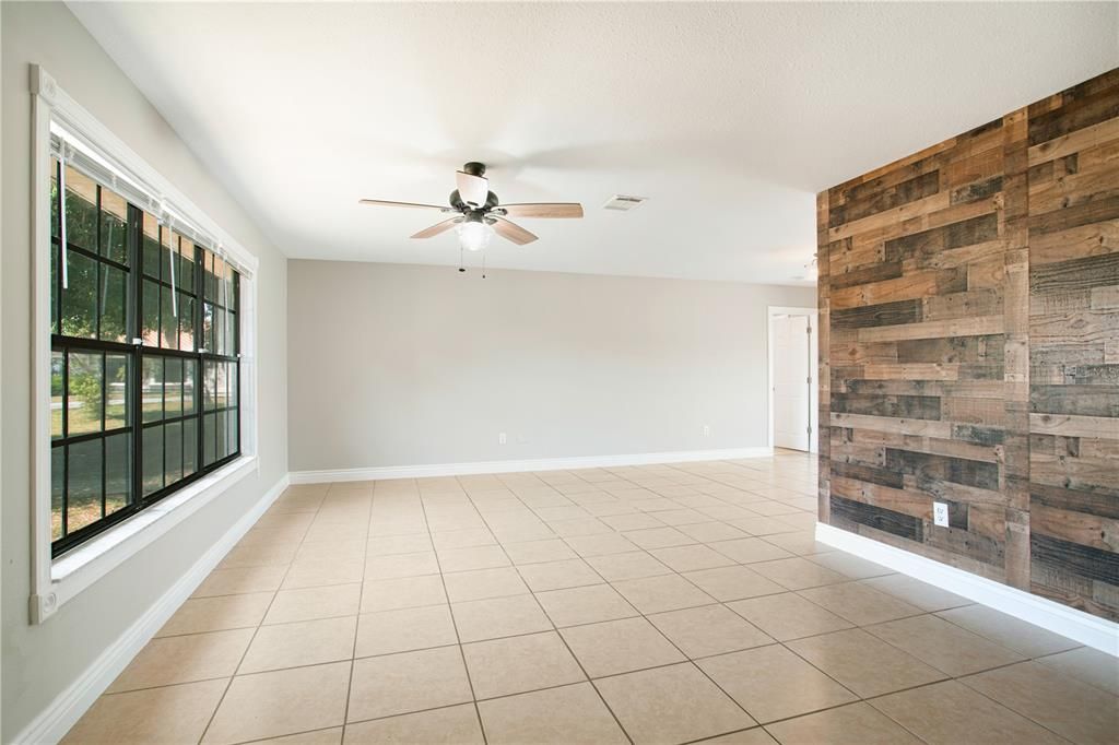 For Sale: $349,900 (3 beds, 2 baths, 1727 Square Feet)