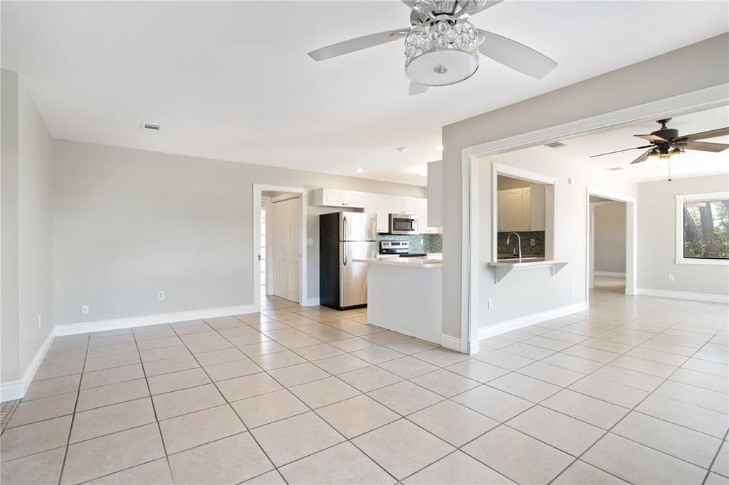 For Sale: $349,900 (3 beds, 2 baths, 1727 Square Feet)