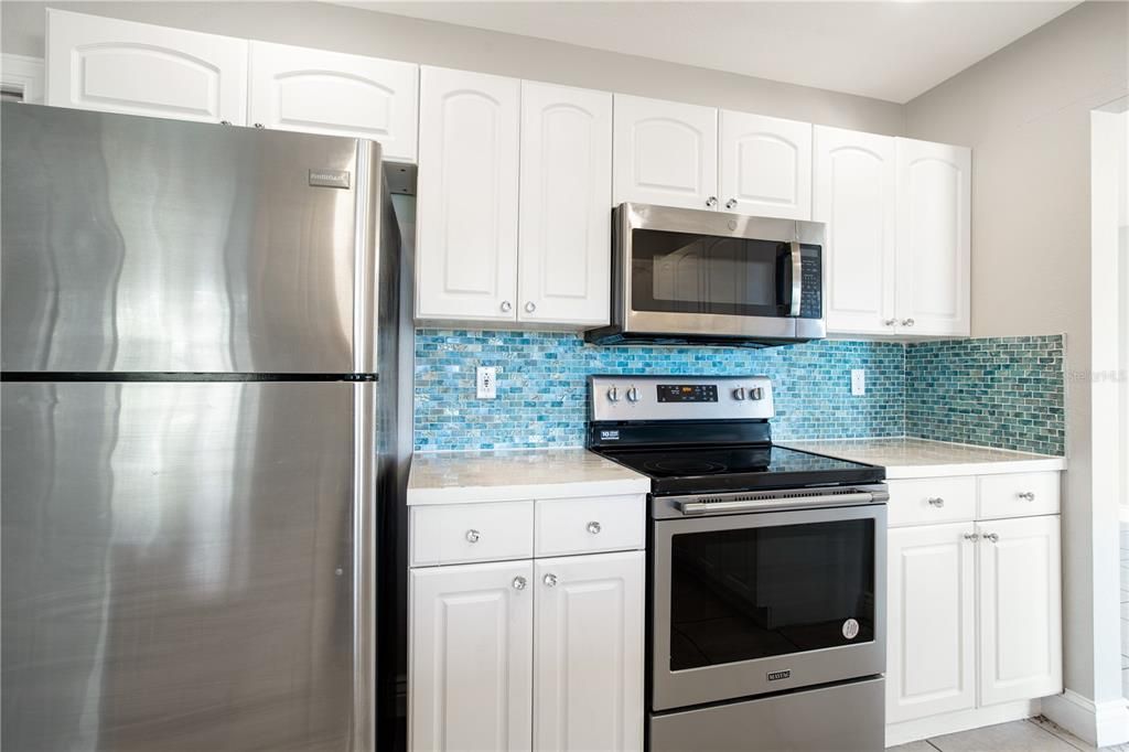 For Sale: $349,900 (3 beds, 2 baths, 1727 Square Feet)