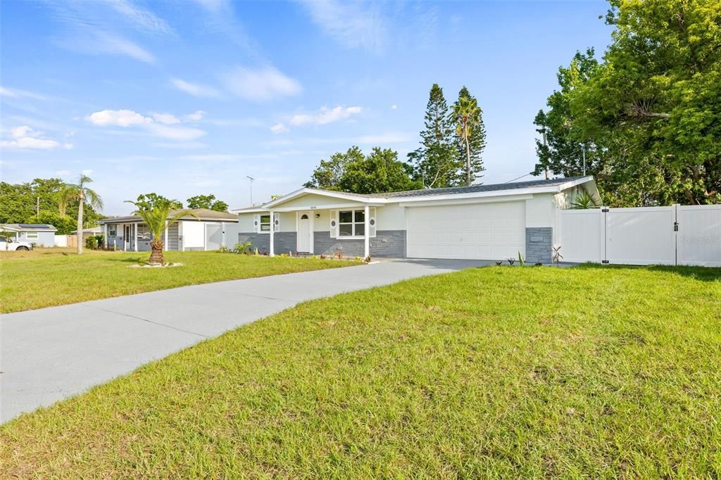 Recently Sold: $327,500 (3 beds, 2 baths, 1117 Square Feet)