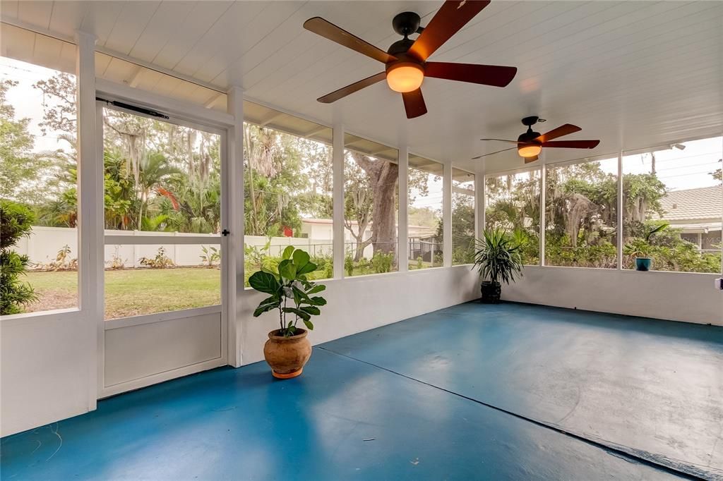 Recently Sold: $750,000 (3 beds, 3 baths, 2204 Square Feet)