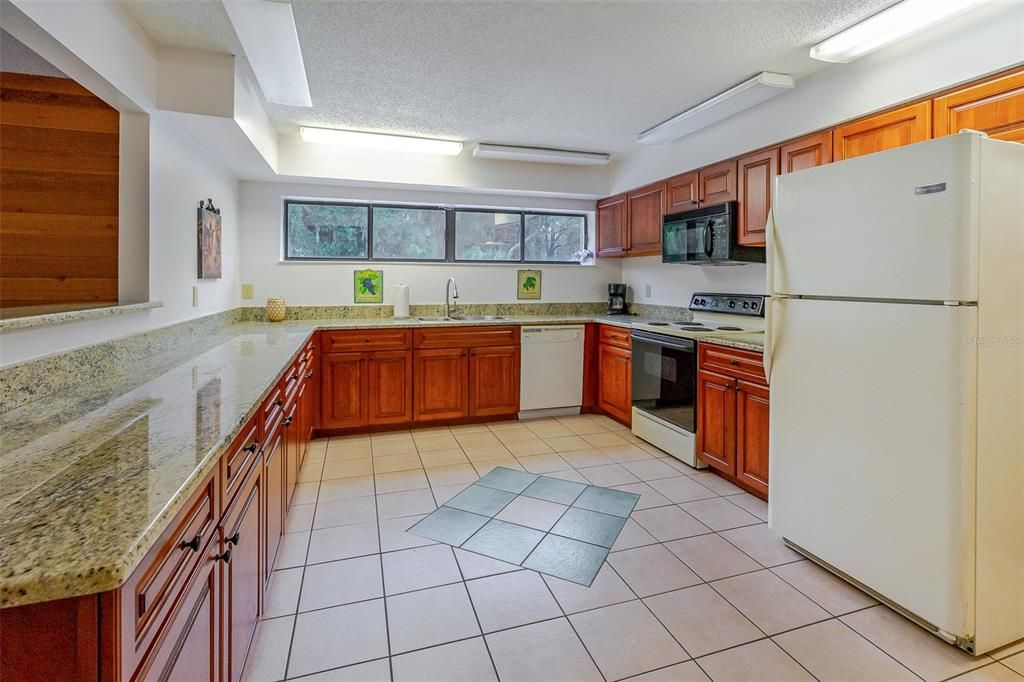 Active With Contract: $225,000 (2 beds, 2 baths, 1062 Square Feet)