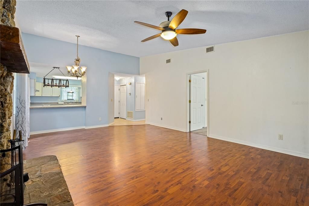 Recently Sold: $225,000 (2 beds, 2 baths, 1062 Square Feet)