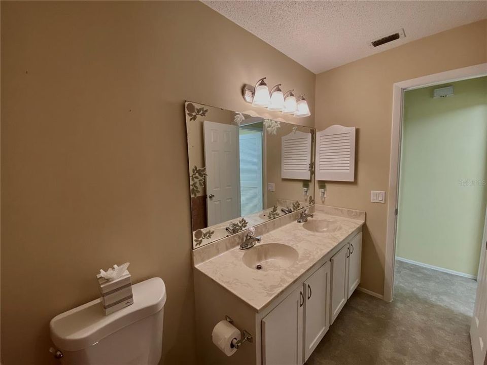 For Sale: $299,000 (1 beds, 1 baths, 1053 Square Feet)