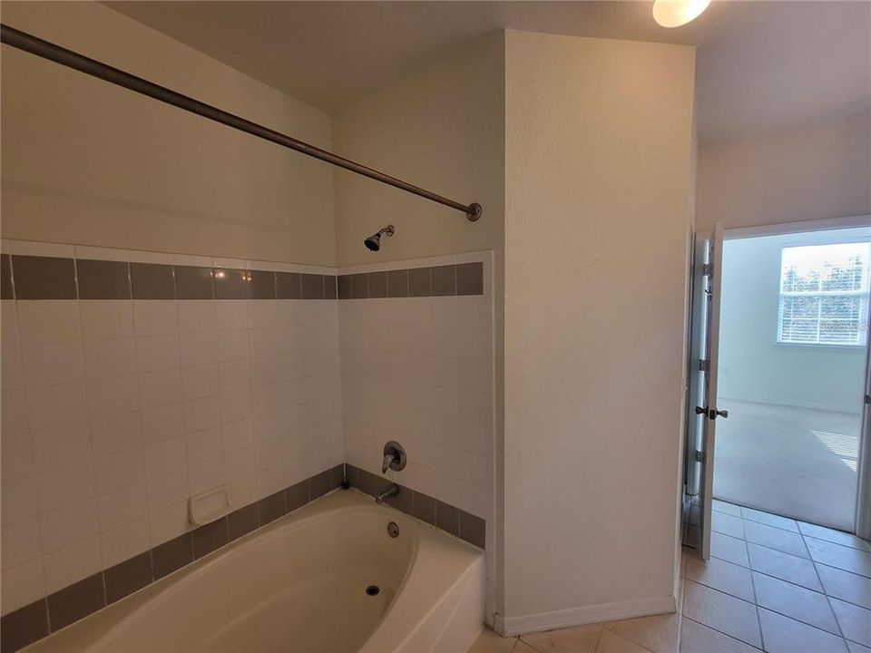 For Sale: $215,000 (2 beds, 2 baths, 1233 Square Feet)