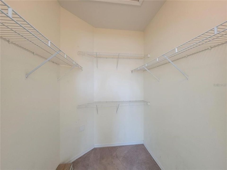 For Sale: $215,000 (2 beds, 2 baths, 1233 Square Feet)