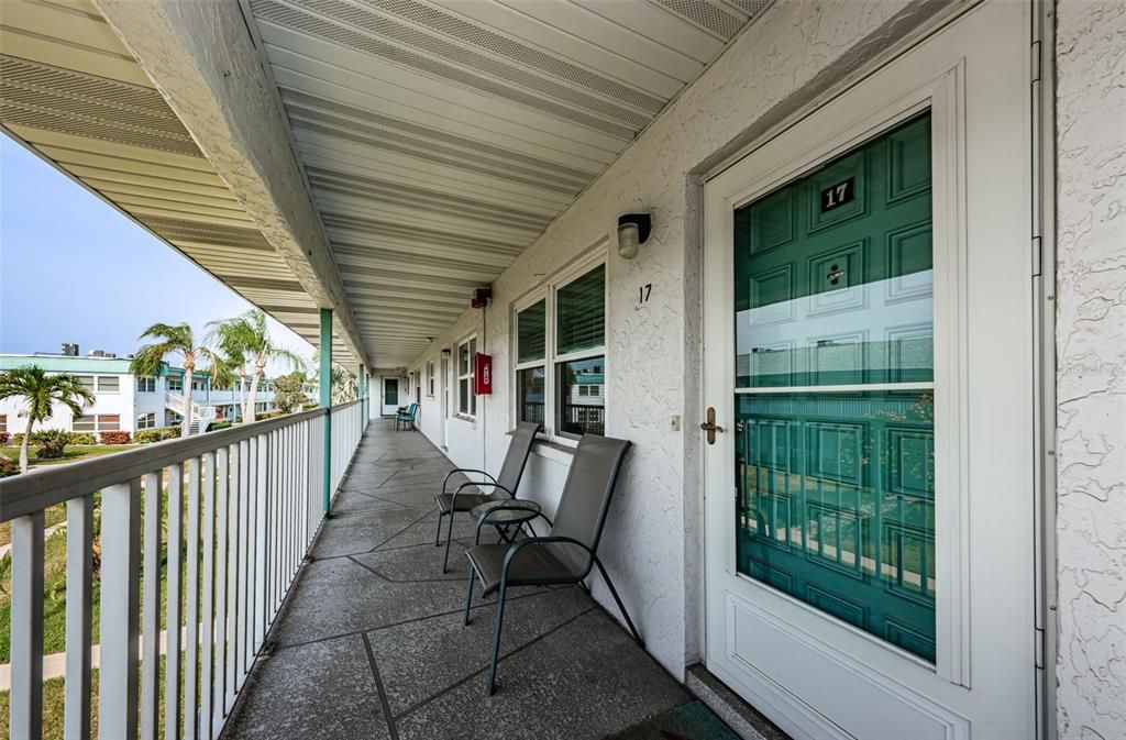Active With Contract: $124,900 (2 beds, 1 baths, 1010 Square Feet)