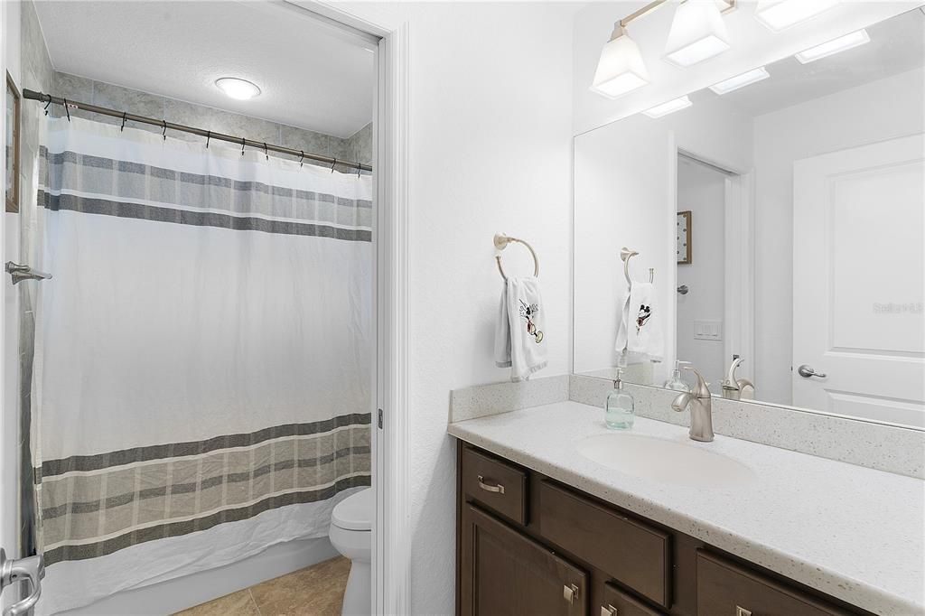 FULLY EQUIPPED GUEST BATHROOM, SHOWER WITH TUB, TILED